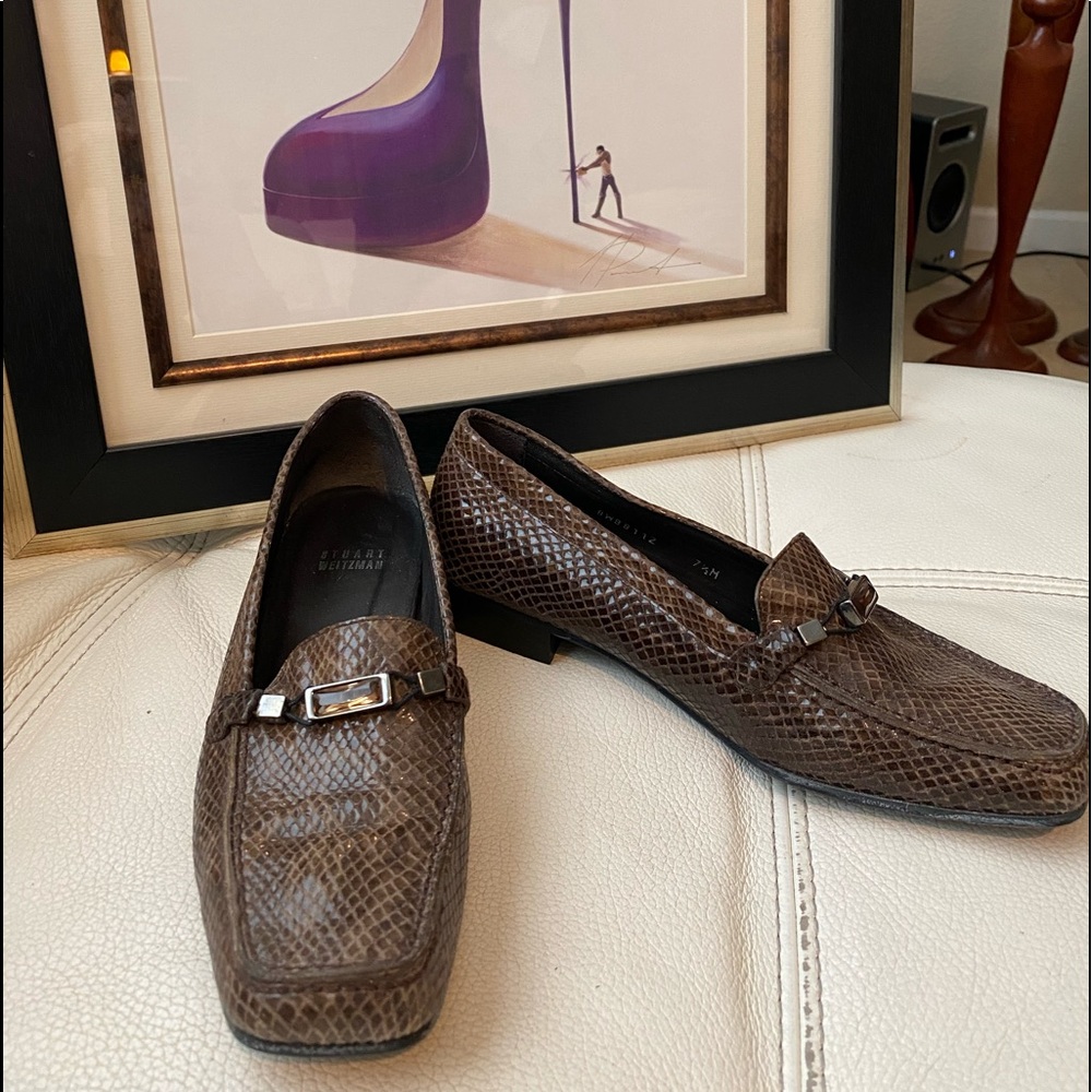 7.5 Stuart Weitzman Brown Snakeskin Loafers Flats